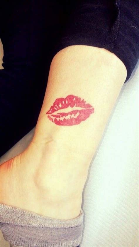 beso tattoo|fotos de tatuajes de beso.